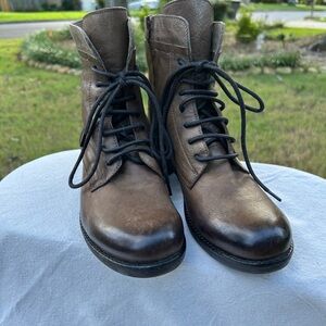 KBR distressed brown Lace-Up Boots